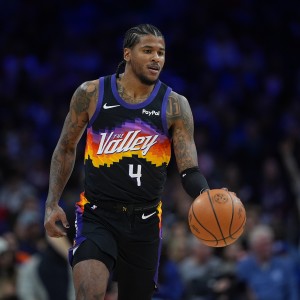 皇冠体育入口-布克：为杰伦·格林的复出感到兴奋 我们见证了他一路以来的努力