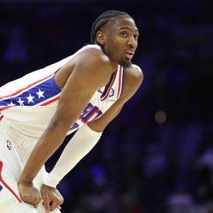 皇冠体育登录app网址-只是个小后卫啊！马克西本赛季场均断帽数3.05次 仅次于文班